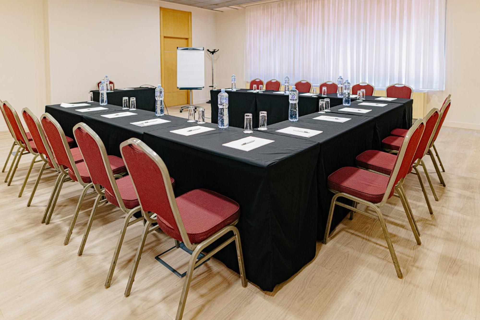 Holiday Inn Belgrade By Ihg Belgrado Exterior foto