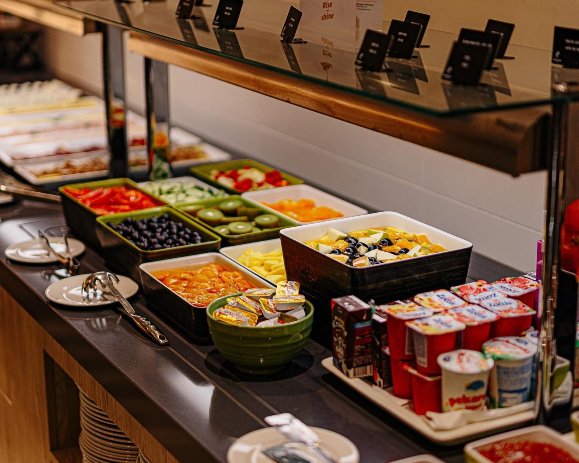 Holiday Inn Belgrade By Ihg Belgrado Exterior foto