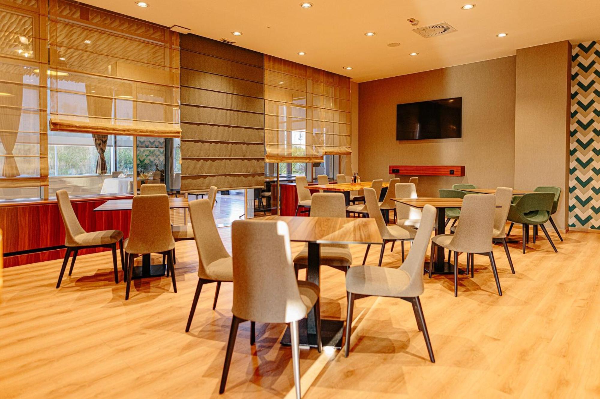 Holiday Inn Belgrade By Ihg Belgrado Exterior foto
