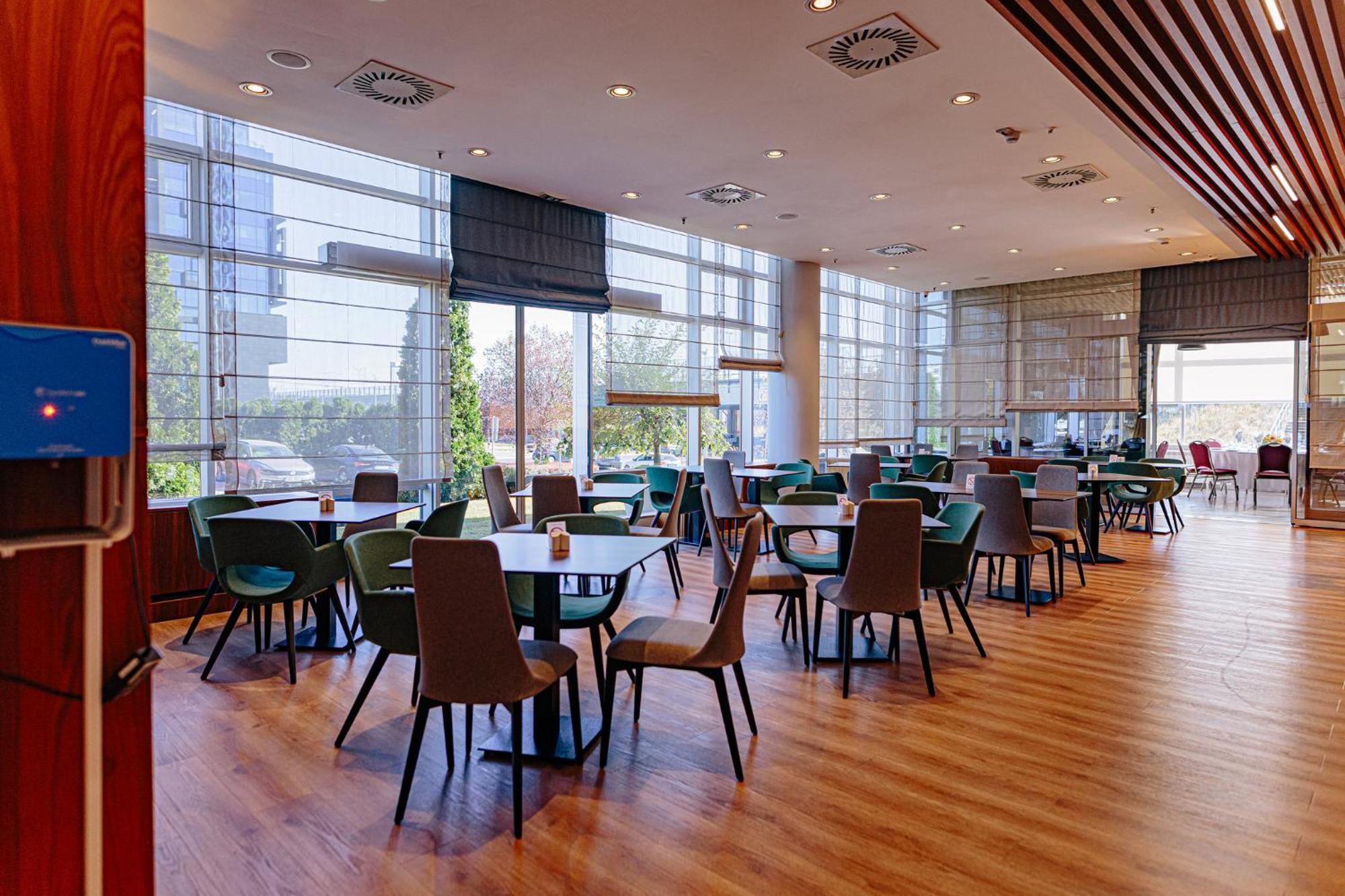 Holiday Inn Belgrade By Ihg Belgrado Exterior foto