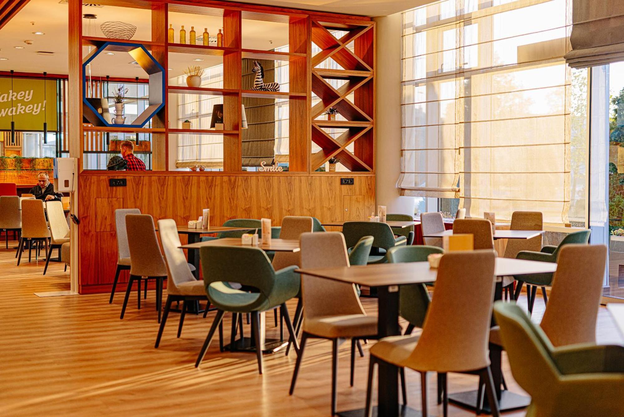 Holiday Inn Belgrade By Ihg Belgrado Exterior foto