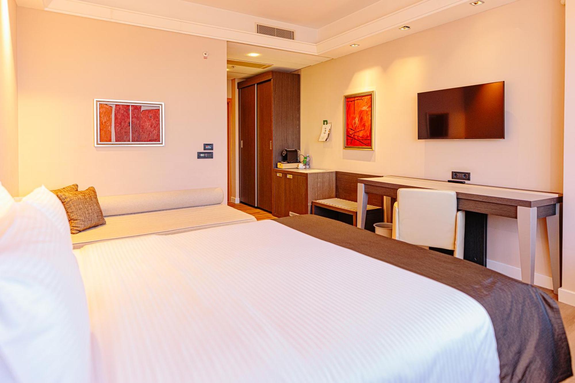 Holiday Inn Belgrade By Ihg Belgrado Exterior foto