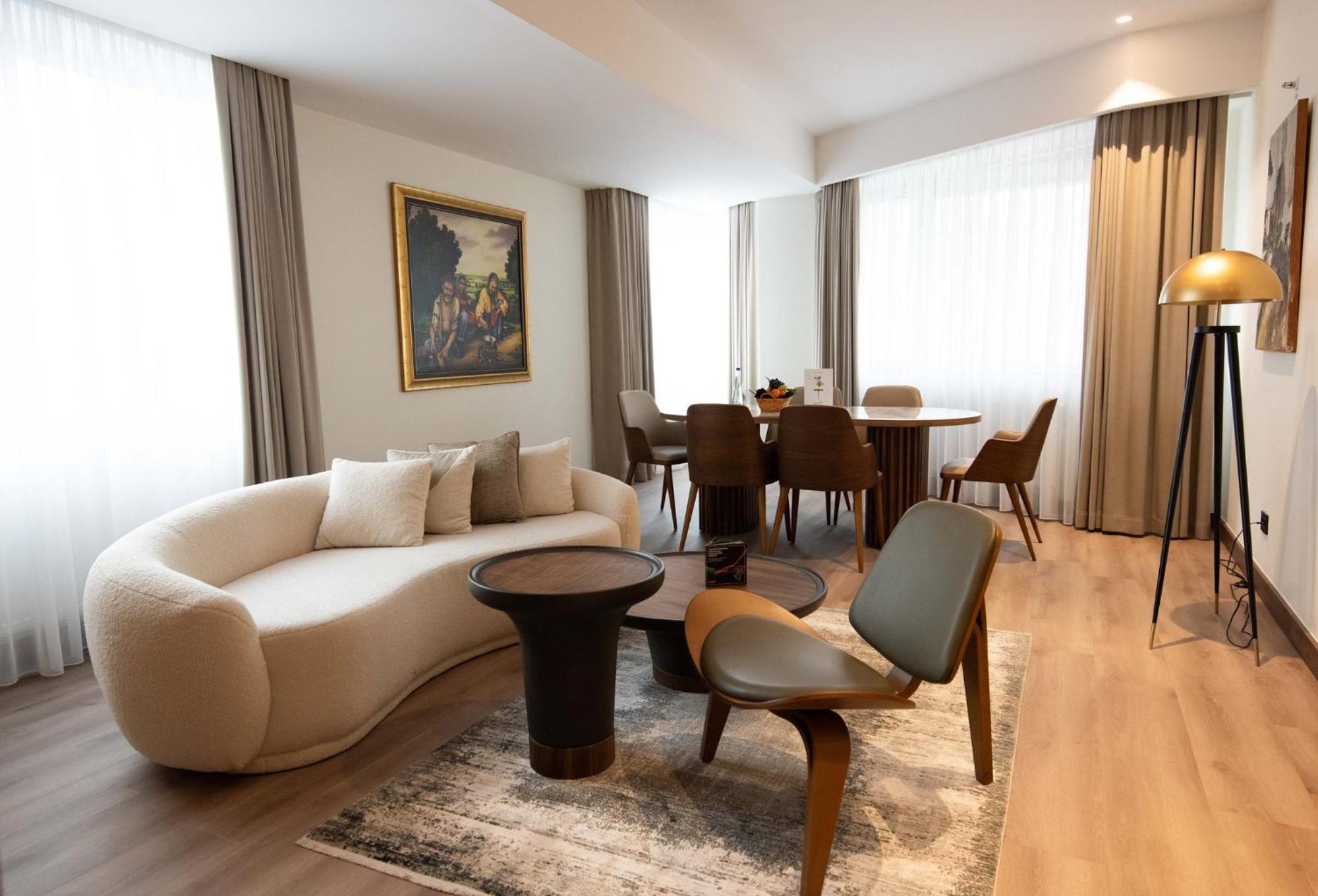 Holiday Inn Belgrade By Ihg Belgrado Exterior foto