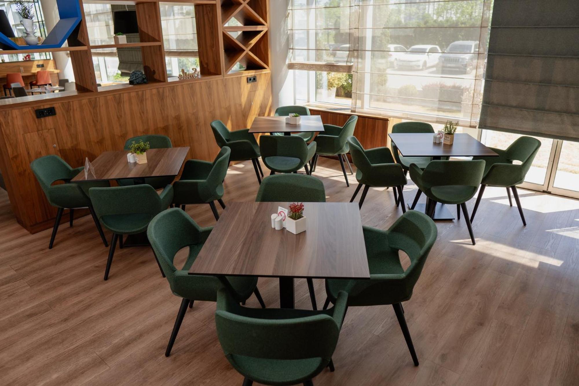 Holiday Inn Belgrade By Ihg Belgrado Exterior foto